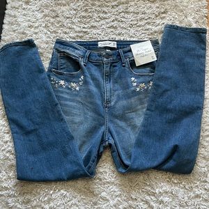 Abercrombie & Fitch Curve Love Skinny Ankle High Rise Star Embroidered Jeans